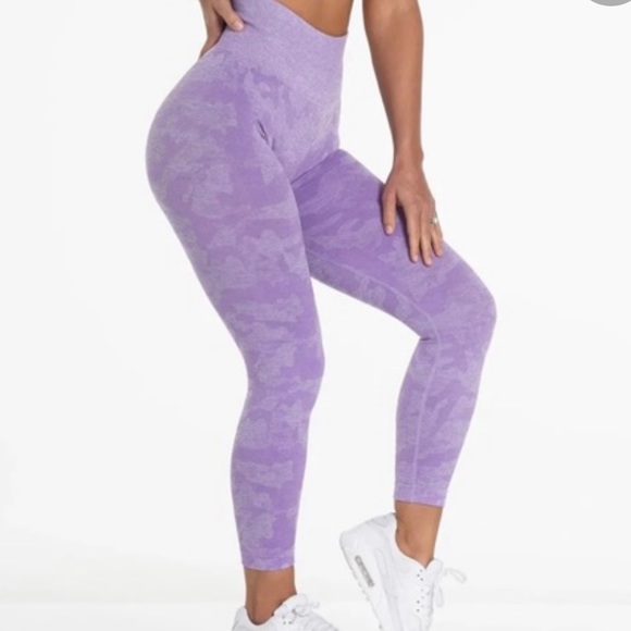 NVGTN Camo Legging in Lilac - Picture 2 of 3